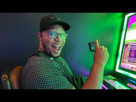 We Won HUGE At The BIGGEST CASINO IN THE WORLD!! 🎰🤯